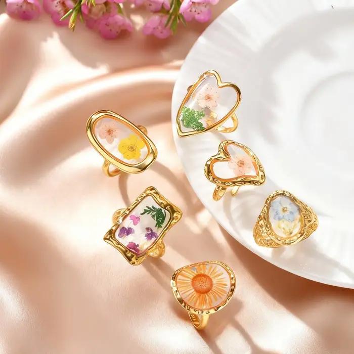 Bague ouverte délicate en fleurs séchées pour femme
