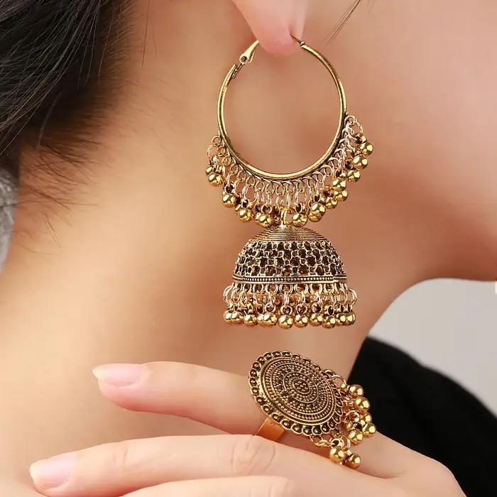 Ensemble de Boucles d'Oreilles et Bagues à Pompon pour Femme