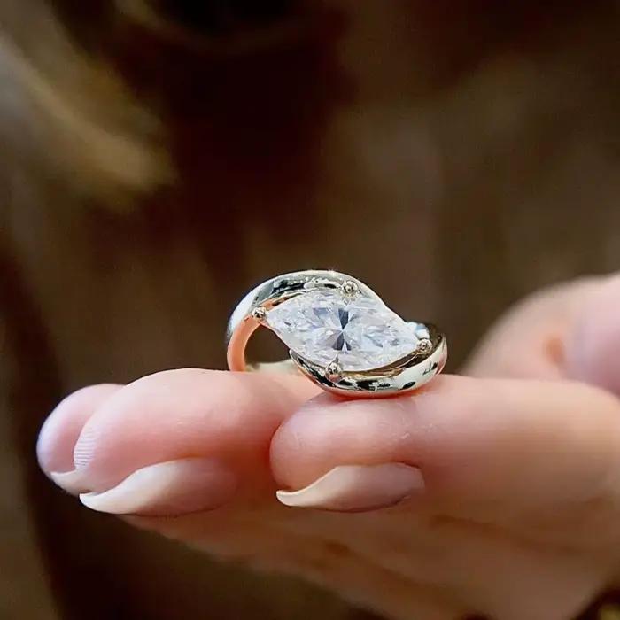 Bague de fiançailles en Moissanite taille Marquise 1/2CT