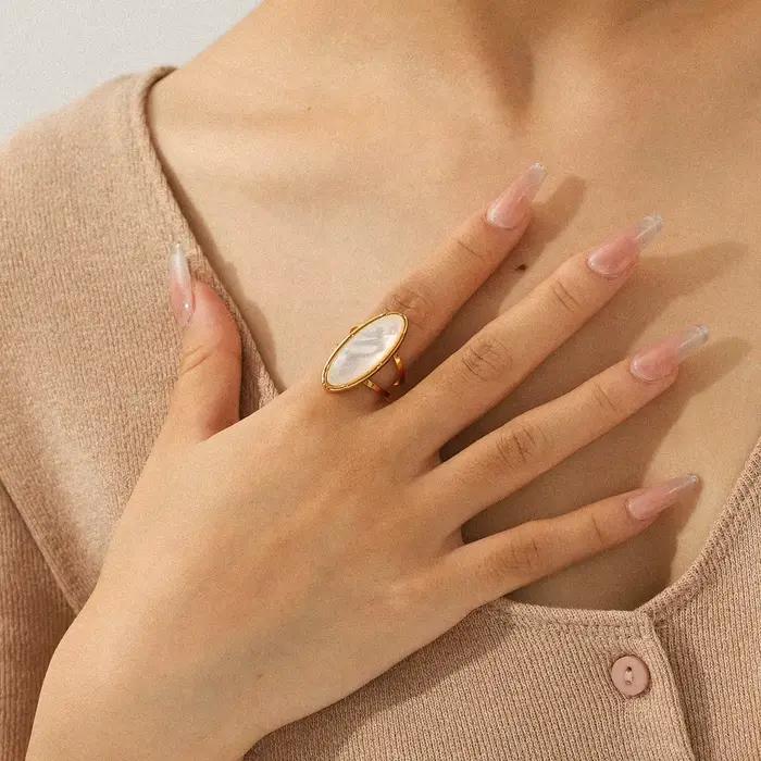 Bague rétro plaquée or pour femme, grande perle ovale blanche en nacre, ajustable, style simple, bijou de fête