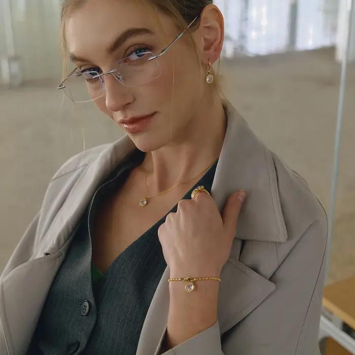 Ensemble bijoux tendance Zora Daily Fashion zircon acier inoxydable plaqué or collier boucles doreilles bracelet femmes occasions spéciales quotidiennes