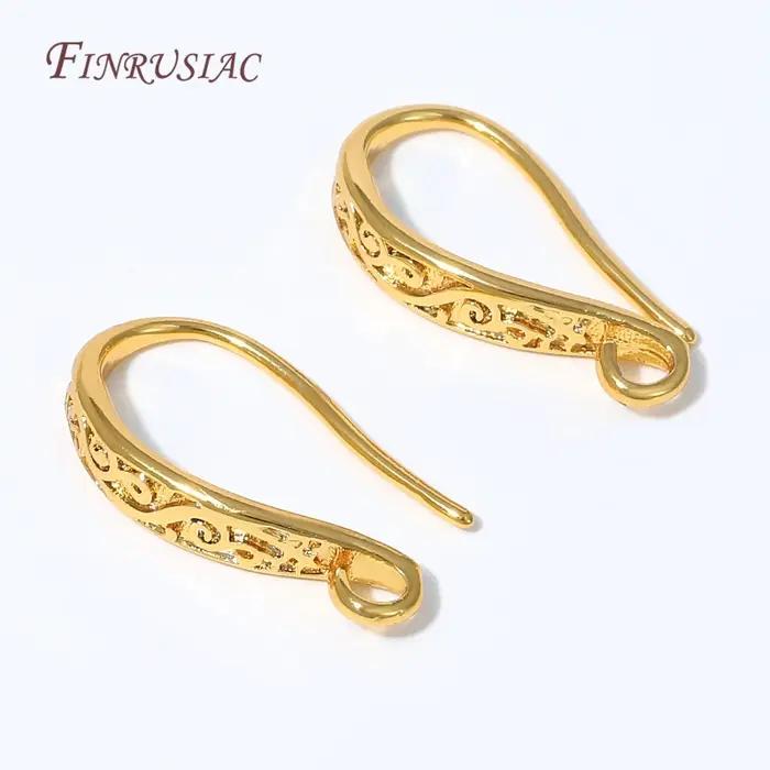 Crochets d'oreille gravés plaqués or 18 carats