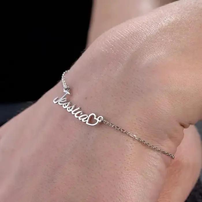 Bracelet de cheville personnalisé avec nom pour femmes délicat en acier inoxydable pour occasions spéciales et quotidien