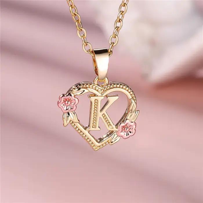 Collier pendentif fleur lettre personnalisable bijoux de mariage pour femmes romantiques occassions spéciales