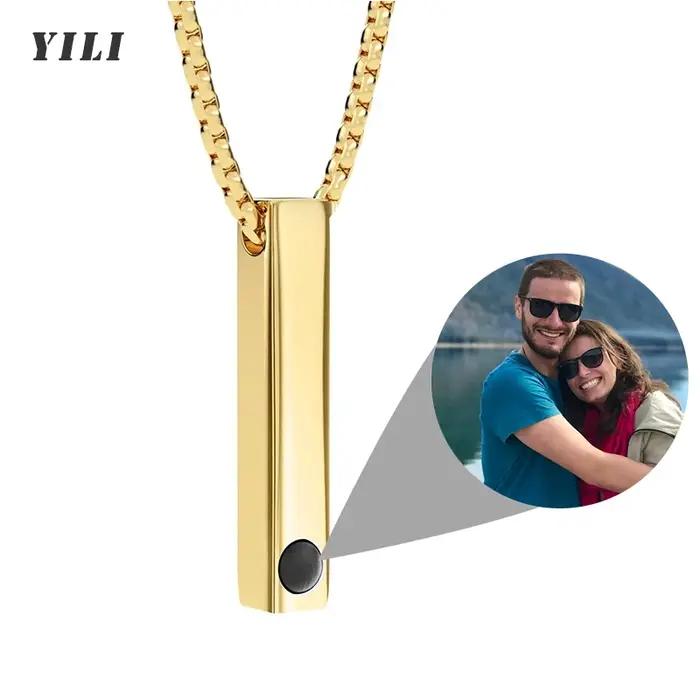 Collier Personnalisé avec Image à l'Intérieur Gravé en 3D, Pendentif avec Nom de Barre, pour Couple