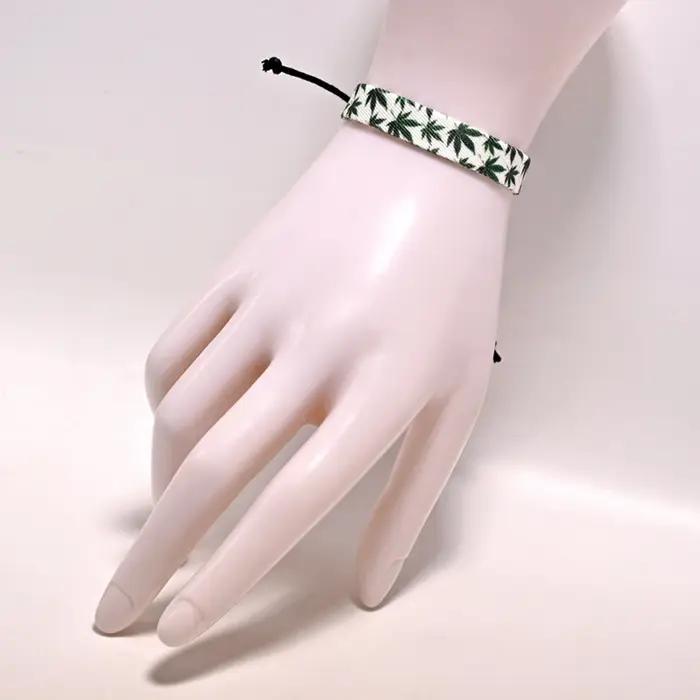 Bracelet en corde tressée à motif de feuille d'érable
