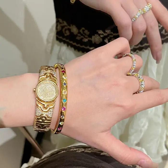 Bracelet en diamant coloré incrusté de brillant breloques design simple moderne pour femmes occasions spéciales mariage