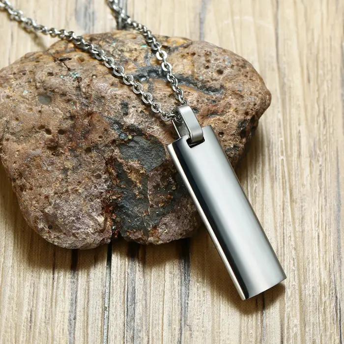 Pendentifs espagnols plaqués titane pour hommes