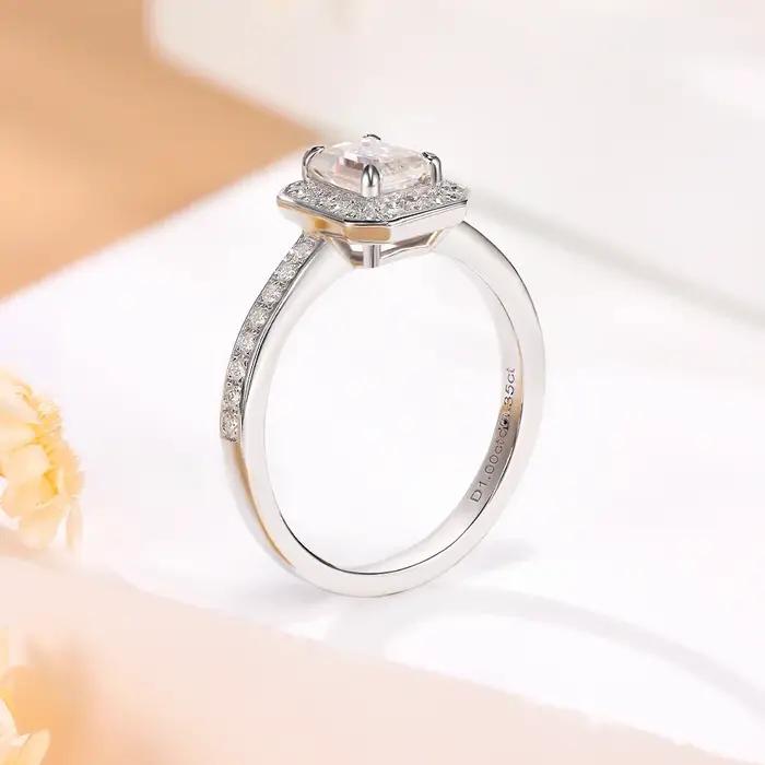 Bague de fiançailles LinkerLove en argent S925 avec moissanite taille émeraude 1 carat et halo de pierres latérales