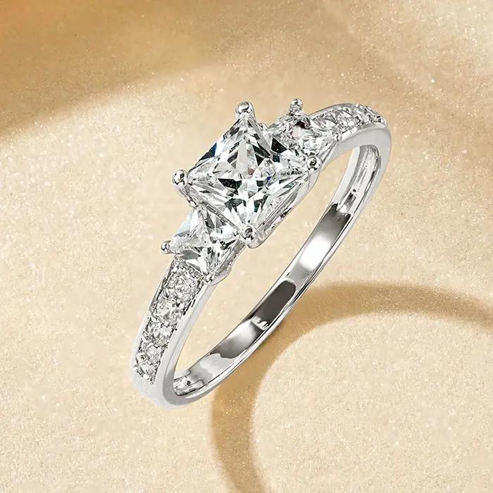 Rrjzz trois pierres princesse coupe CZ simulé diamant anneaux 14k plaqué or bague de fiançailles pour les femmes anniversaire bijoux cadeaux