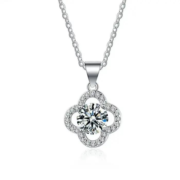 Collier pendentif trèfle à quatre feuilles en argent sterling 925 avec halo moissanite pour femmes occasions spéciales elegance classique