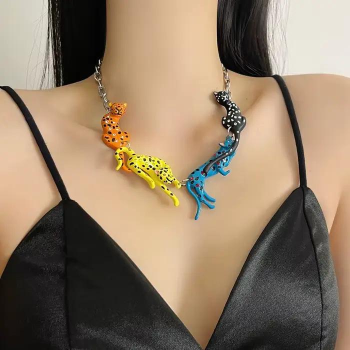 Collier pendentif léopard émaillé coloré chaîne à breloques animales multicolores bijou punk y2k tendance pour femme cadeau de fête occasions spéciales