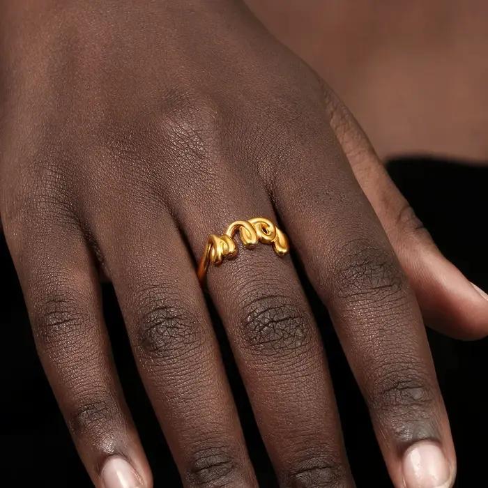 Bague plaquée or 18 carats avec mot amour en acier inoxydable 316L pour femmes occasions spéciales et partys