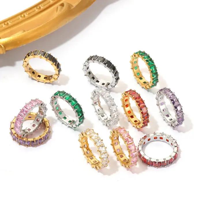 Bague en acier inoxydable plaquée or avec zircon cubique coloré pour femmes occasions spéciales partys soirées de gala et cadeaux de fête des enseignants