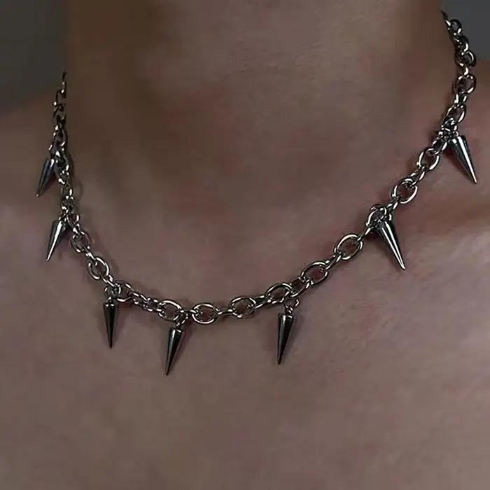 Collier à pampilles à rivets Punk Hip Hop Mode Géométrique Chaîne Acier Titane Hommes Femmes Occasions Spéciales