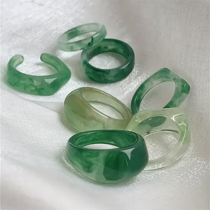 Ensemble de 7 bagues en résine vert jade pour femmes élégantes et à la mode occasions spéciales
