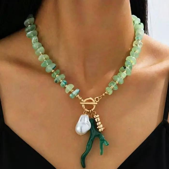 Collier de perles corail avec chaîne irrégulière