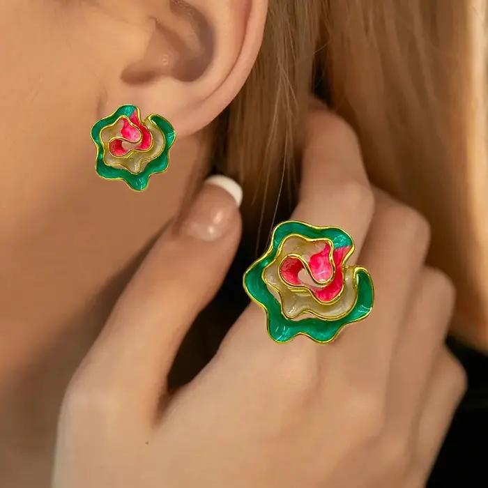 Ensemble de bijoux vintage en émail avec boucles d'oreilles et bague à motif floral