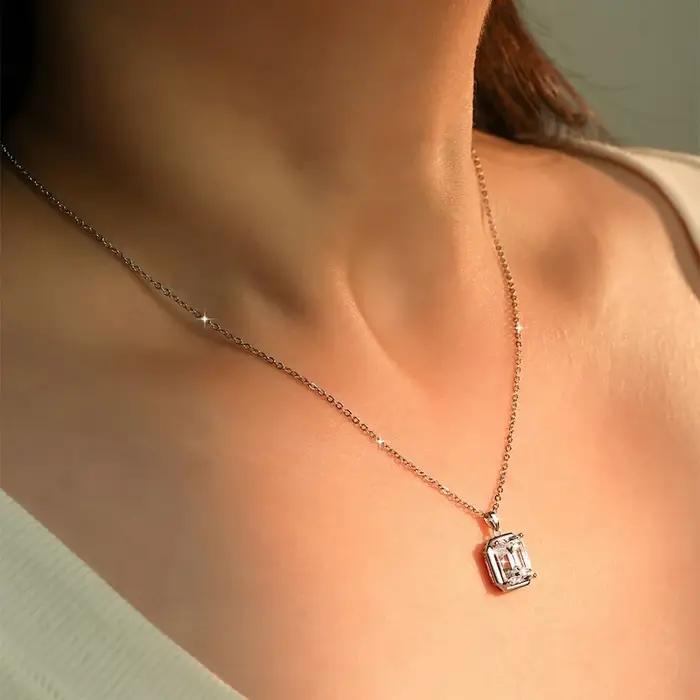 Collier pendentif Rrjzz Solitaire en moissanite taille émeraude 8x10mm