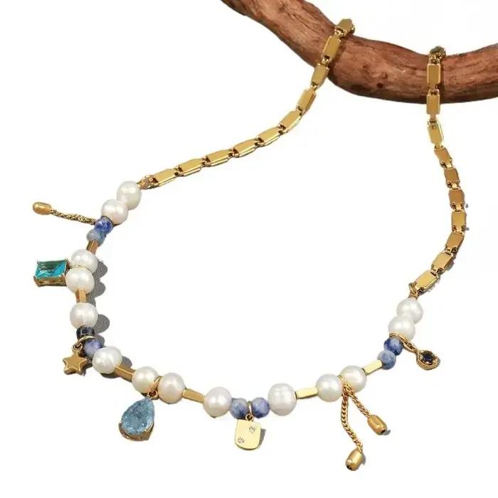 Collier français vintage style cour