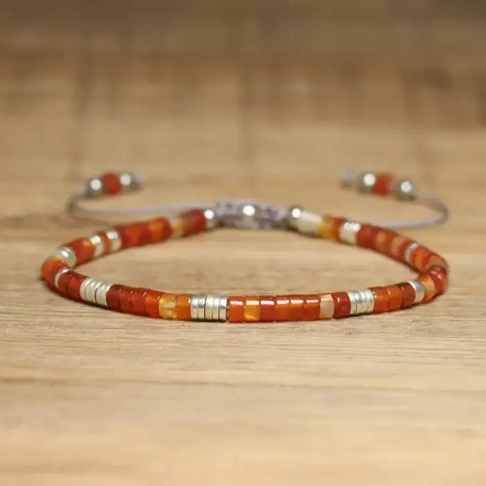 Bracelet Bohème en pierre agate rouge unique et personnalisable pour femmes et hommes occasions spéciales et quotidiennes
