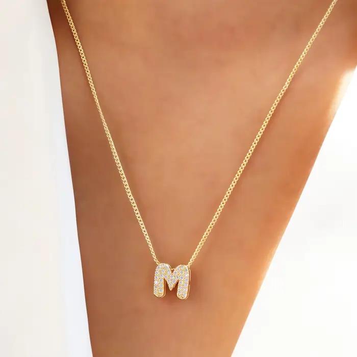 2025 nouveau collier anglais 26 lettres petites et mignonnes toutes les lettres de diamant + chaîne de boîte en or 18 carats pendentif lettre chaîne de clavicule fashiona