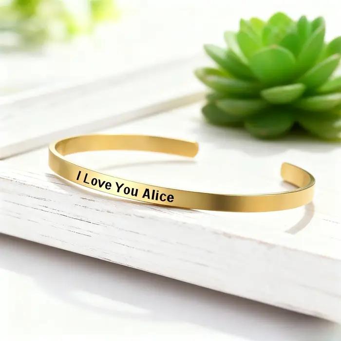 Bracelet personnalisé en acier inoxydable pour femmes avec gravure de nom, date ou numéro style décontracté et sportif occasions spéciales