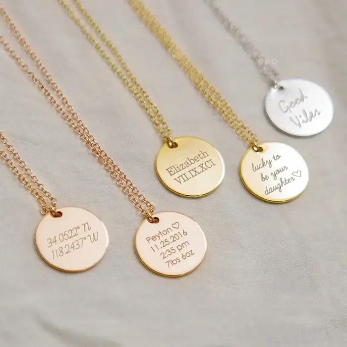 Collier Ras du Cou avec Nom Gravé Personnalisé en Acier Inoxydable