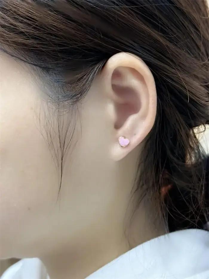 Boucles d'oreilles coeur amour en titane pour femmes filles plaqué or 14 carats hypoallergénique mignon Cartilage Tragus vis arrière oreille post-sensible