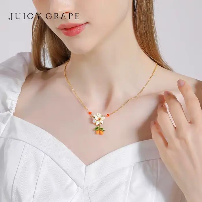 Collier Fleur Émaillée Exquise 'Juicy Grape' Bijou Luxe Plaqué Or 18K pour Femmes Occasions Spéciales
