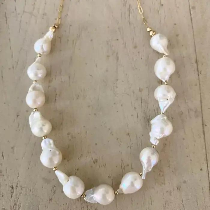 Collier de perles baroques naturelles au Design classique pour femmes