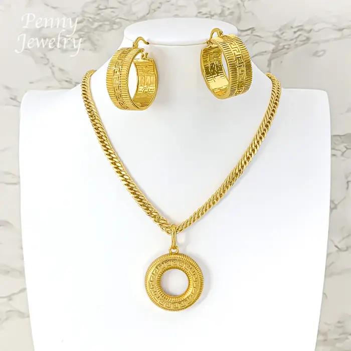 Ensemble de bijoux plaqués or 18 carats de Dubaï, pendentif rond texturé avec chaîne, collier, boucl