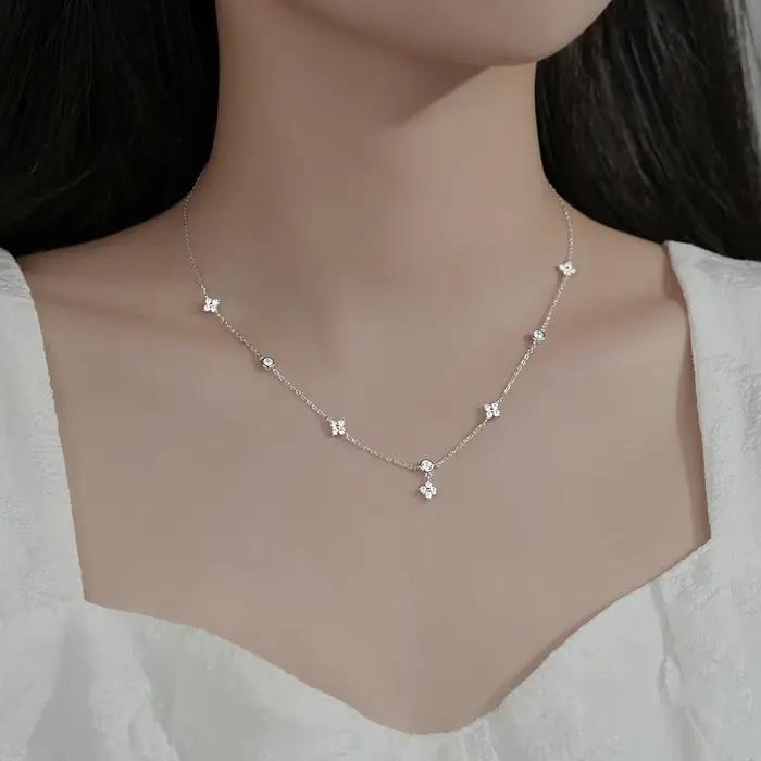 ANENJERY incrusté Zircon quatre feuilles fleur chaîne collier pour les femmes nouvelle Niche lumière de luxe mode chaude colliers ras du cou accessoires