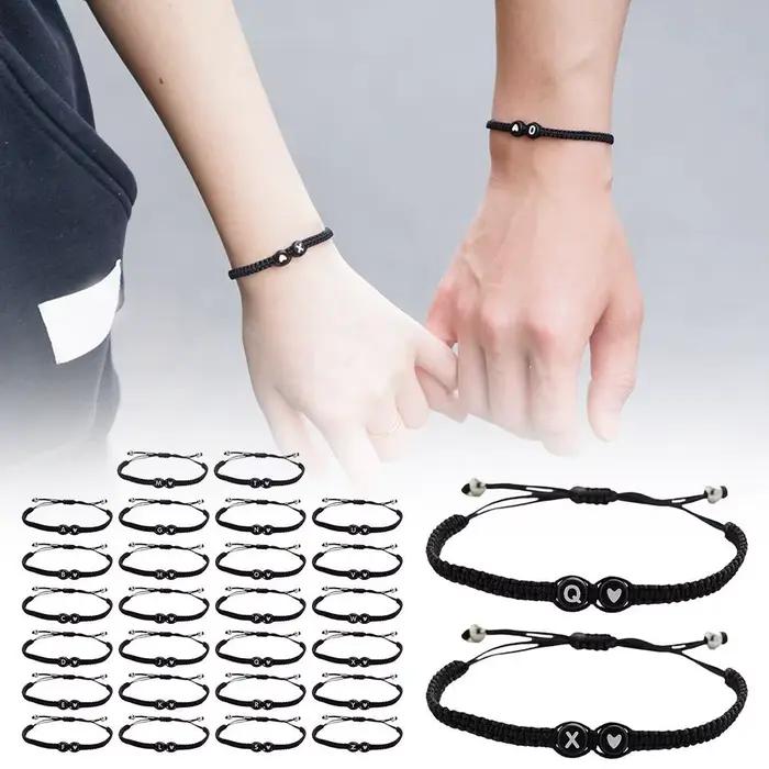 Bracelet tissé à 26 lettres, réglable, tissé à la main, tressé pour Couple, avec perles noires et blanches, accessoires de bijoux personnalisés