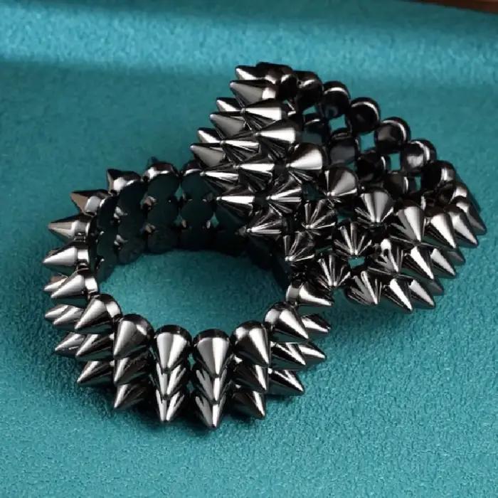Bracelet Y2K punk à triple rang de clous