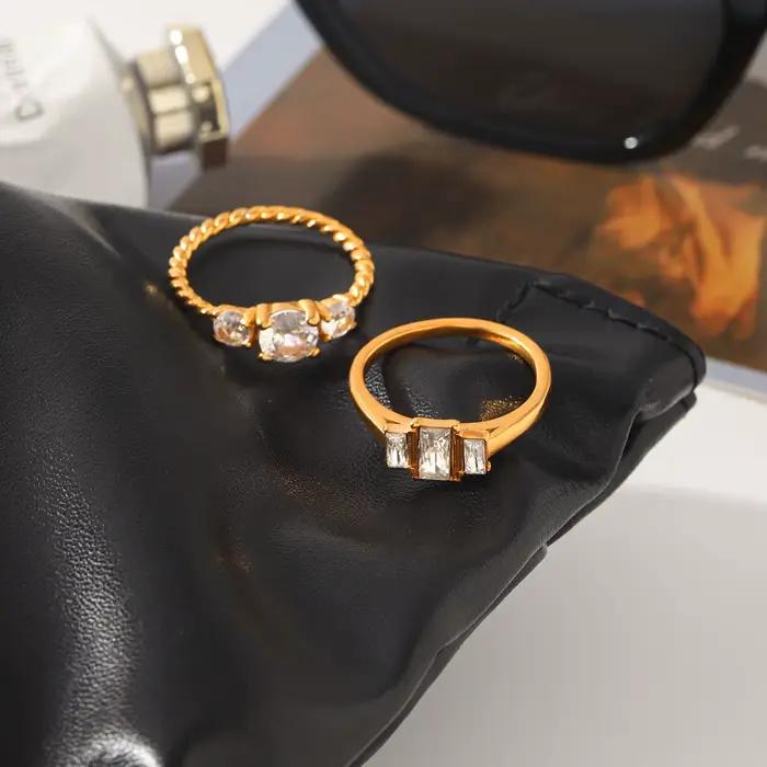 Bague Torsadée en Zircone Cubique Plaquée Or 18 Carats Délicate Minimaliste pour Occasions Spéciales Femme
