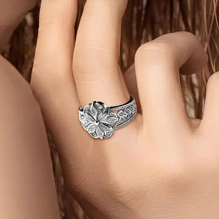 Bague de cocktail Huitan gravée de fleurs géométriques élégante pour femmes occasions spéciales partys mariages