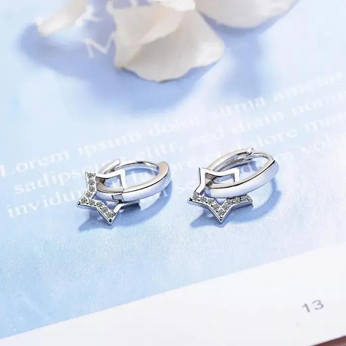 Boucles d'oreilles créoles en forme d'étoile creuse en argent sterling 925 plaqué argent pour femme élégantes et légères pour usage quotidien ou occasion spéciale