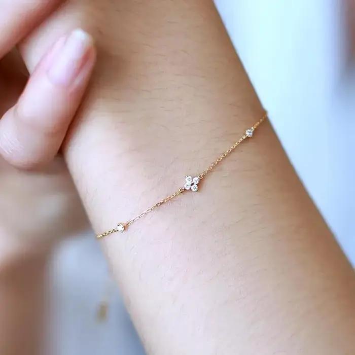 Bracelet en Argent Sterling 925 Galvanisé en Or 18 Carats Incrusté de Fleurs de Zircone Blanc Pour Femmes Occasions Spéciales