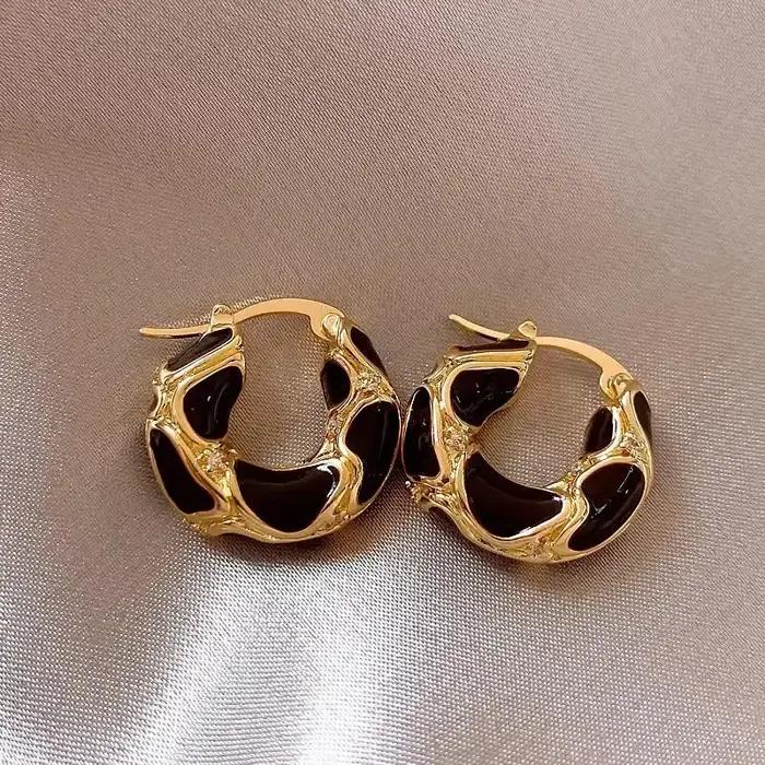 Boucles d'Oreilles Vintage en Émail Plaqué Or et Forme de Petit Cerceau