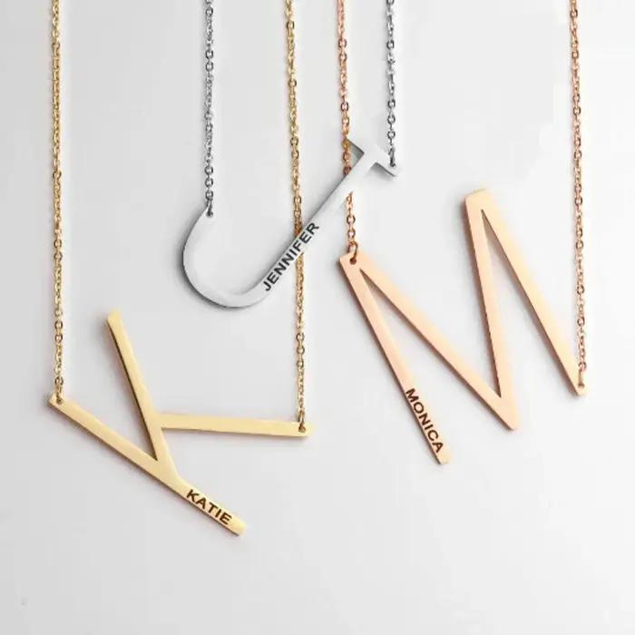 Collier en acier inoxydable avec 26 lettres anglaises