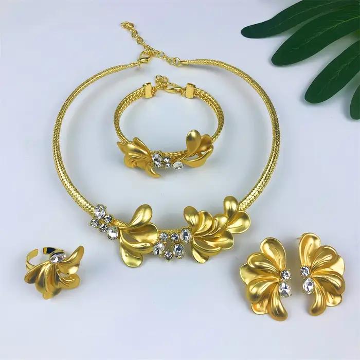 Ensemble de bijoux doré complet pour femmes collier boucles doreilles bague et bracelet occasions spéciales