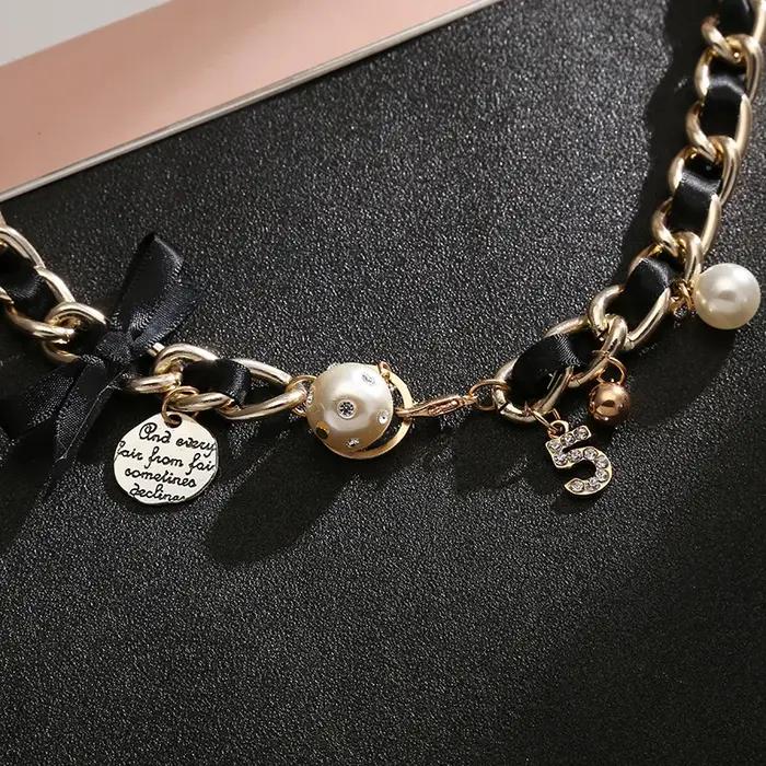 Colliers à 5 lettres en grosses perles pour femmes