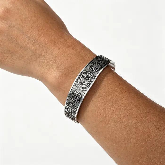 Bracelet Saint Benoît en acier inoxydable homme amulette protection catholique bijou religieux foi et sécurité occasion spéciale
