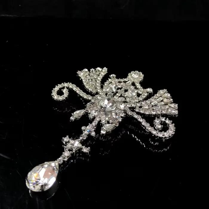 Ensemble de colliers superposés en perles de luxe avec pendentif broche aile de diamant