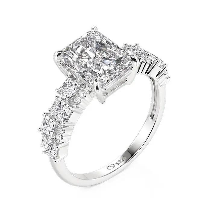 Bague de fiançailles en moissanite pleine avec diamants taille baguette coniques
