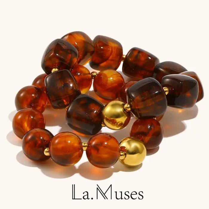 La. Bracelet de perles acryliques ambre série Muses Melad