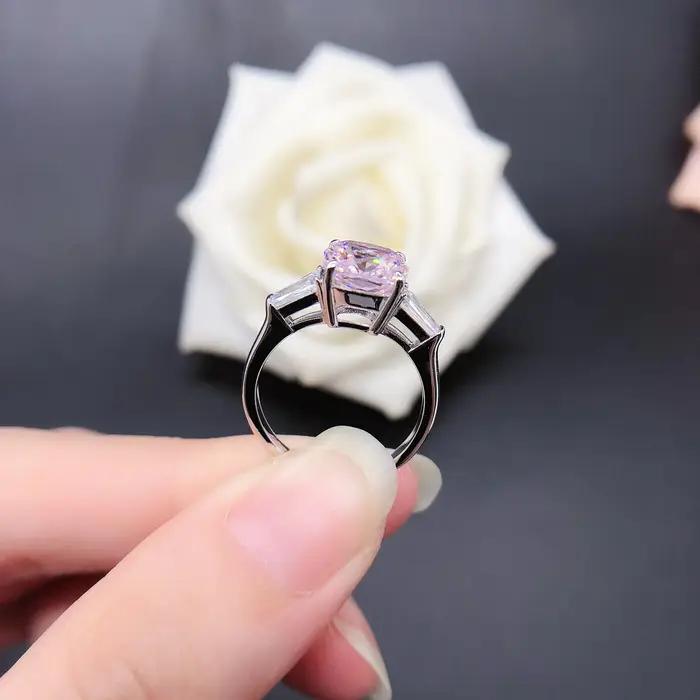 Bague en diamant rose clair taille coussin pour femme