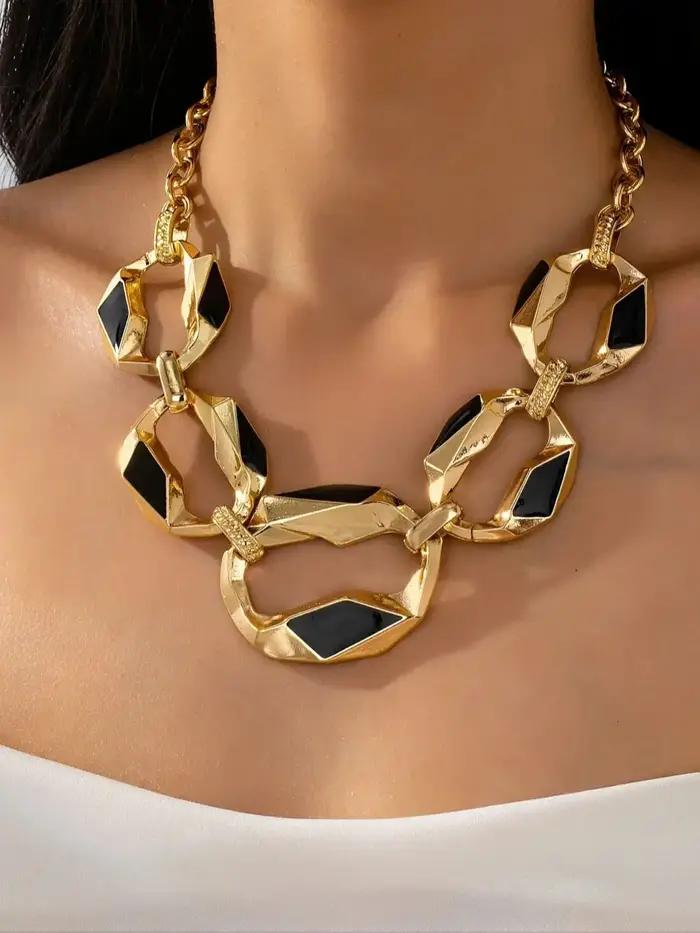 Un charmant collier géométrique polyvalent, exagéré et haut de gamme pour femme