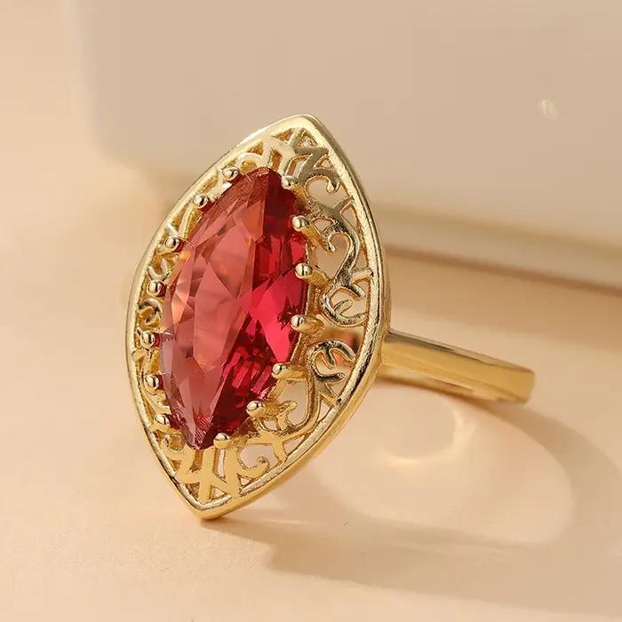 Magnifique bague pour femme en or incrusté de CZ rouge